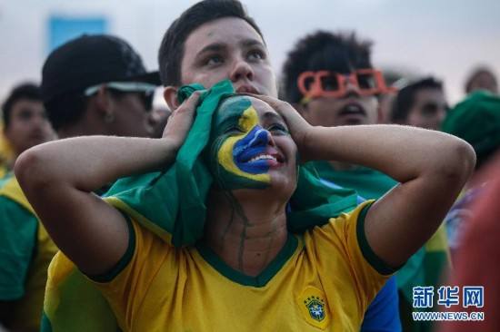 巴西球迷 - 先看巴西球迷希望梅西夺冠
